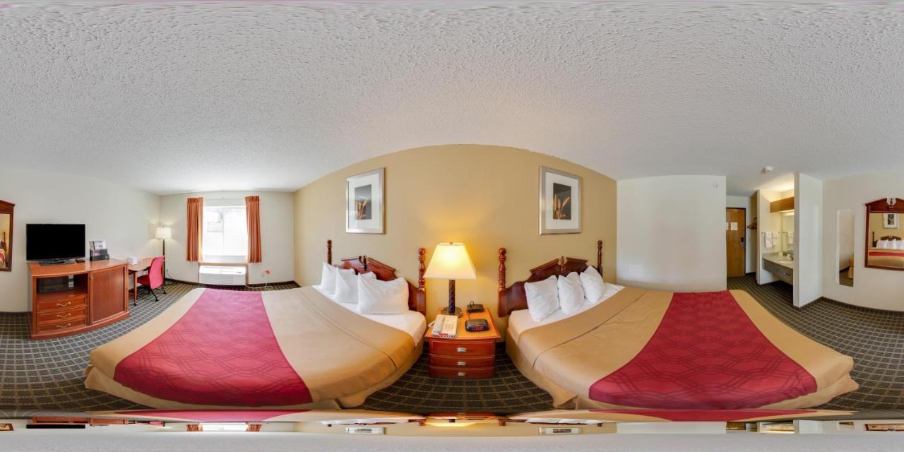 Rodeway Inn Cedar Rapids Exteriör bild