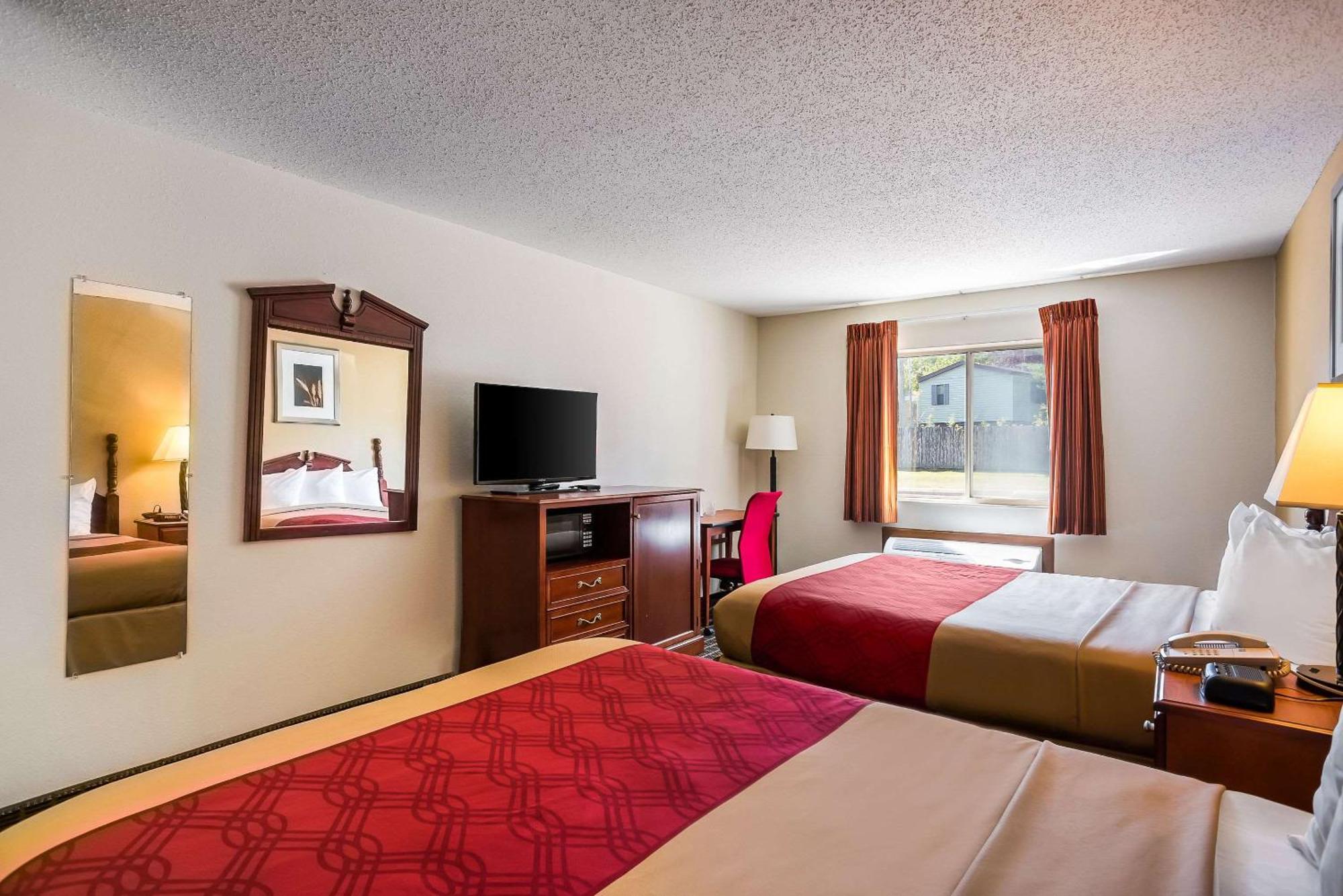 Rodeway Inn Cedar Rapids Exteriör bild