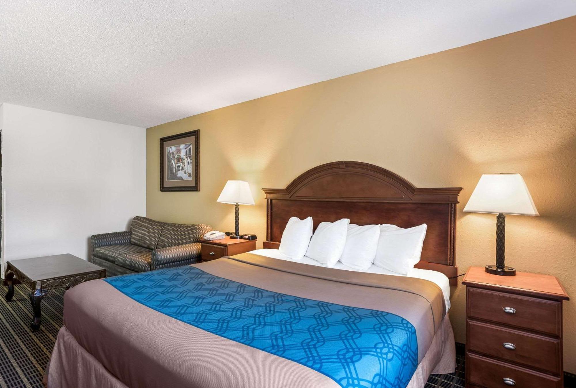 Rodeway Inn Cedar Rapids Exteriör bild