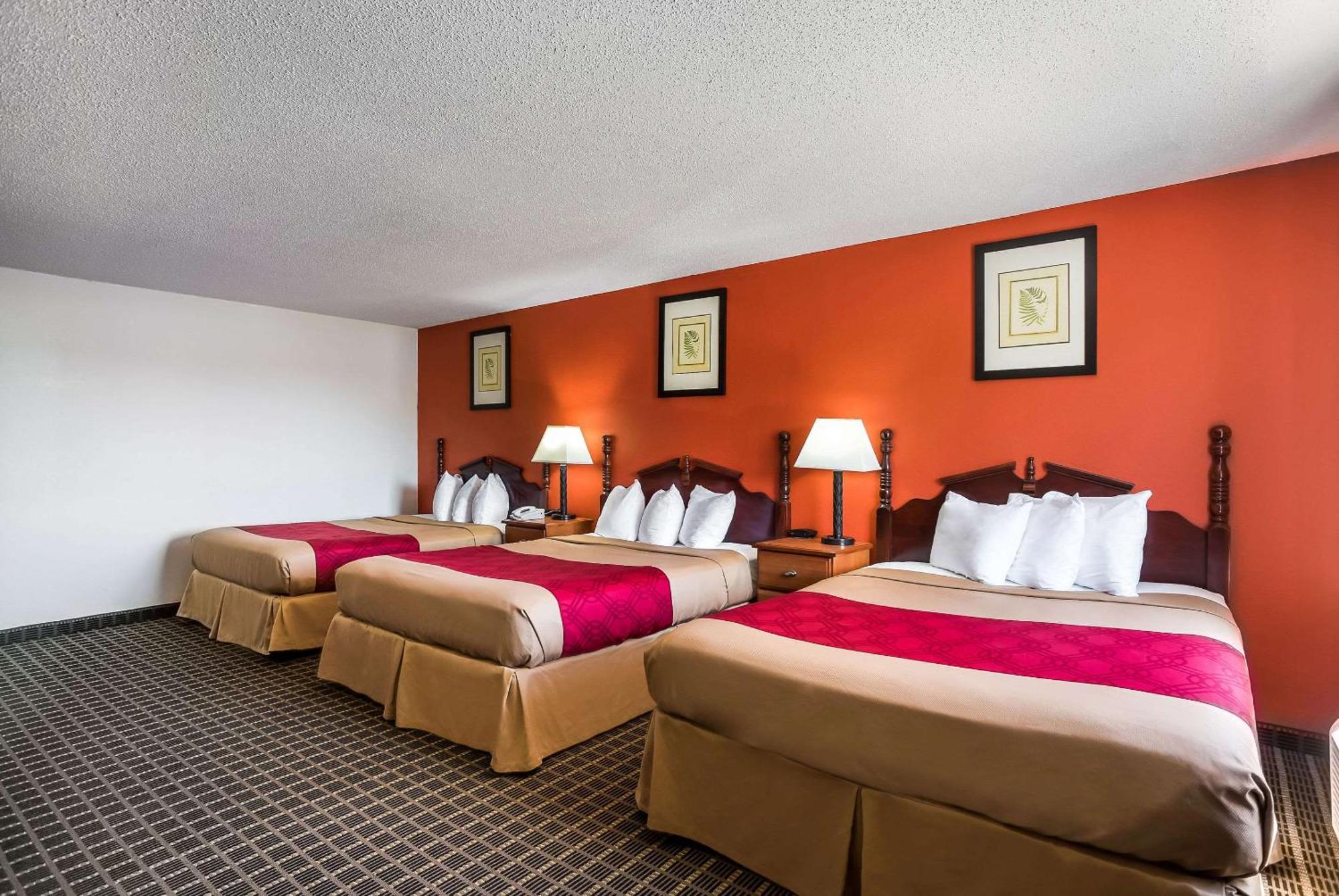 Rodeway Inn Cedar Rapids Exteriör bild