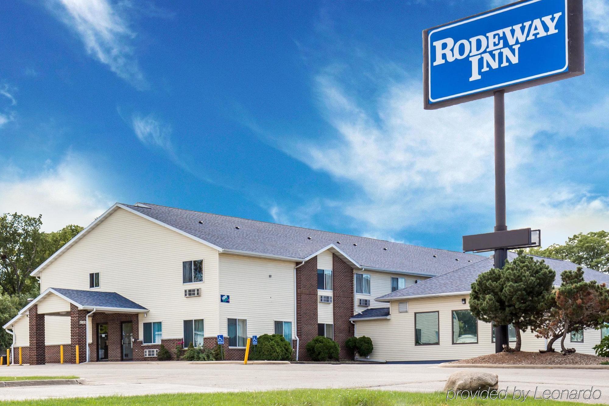 Rodeway Inn Cedar Rapids Exteriör bild
